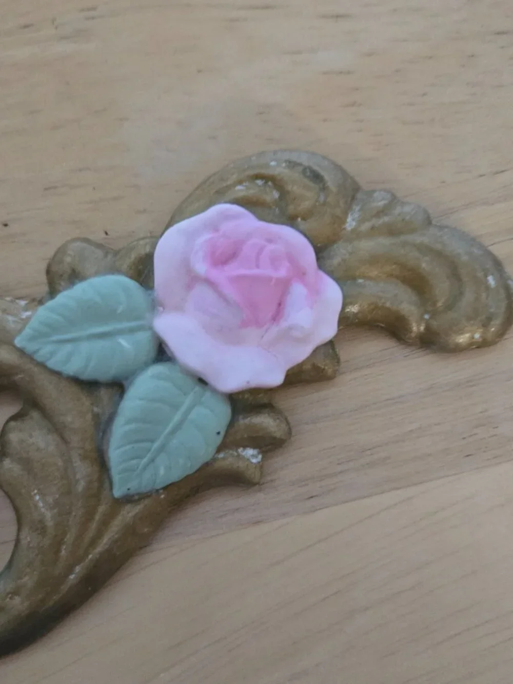 Pink Rose Chippy Wall Decor Gold Scrollwork Cottagecore Vintage-Style - FLAWED
